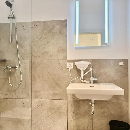 Apartment Stylish Premium Apartment With Patio Wiener Neudorf