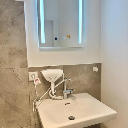 Stylish Premium Apartment With Patio Apartment