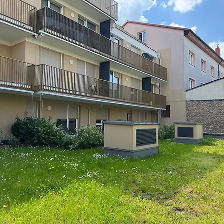 Stylish Premium With Patio Apartment *