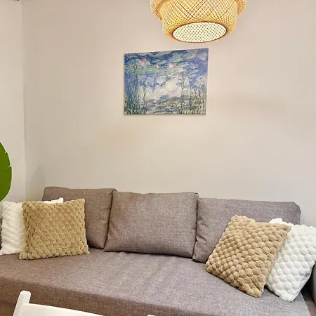 Stylish Premium With Patio Apartment *