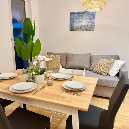 Stylish Premium With Patio نيودورف
